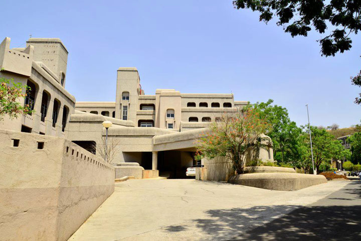 https://cache.careers360.mobi/media/colleges/social-media/media-gallery/16643/2018/11/2/Campus view of National Centre For Cell Science Pune_Campus-View.jpg